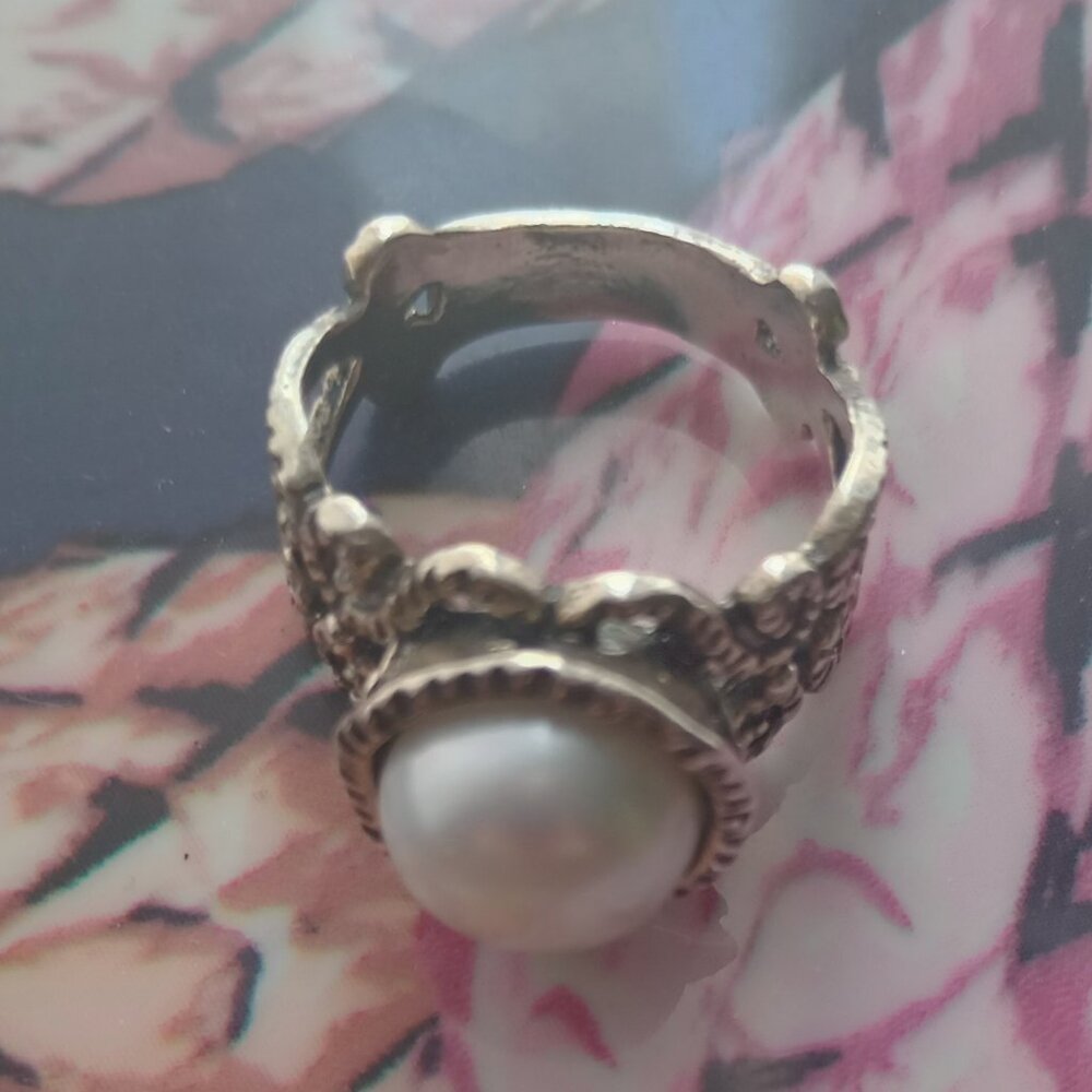 Beautiful Pearl Sterling Silver Ring 7.5 Size